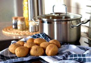 Aardappels koken in pan